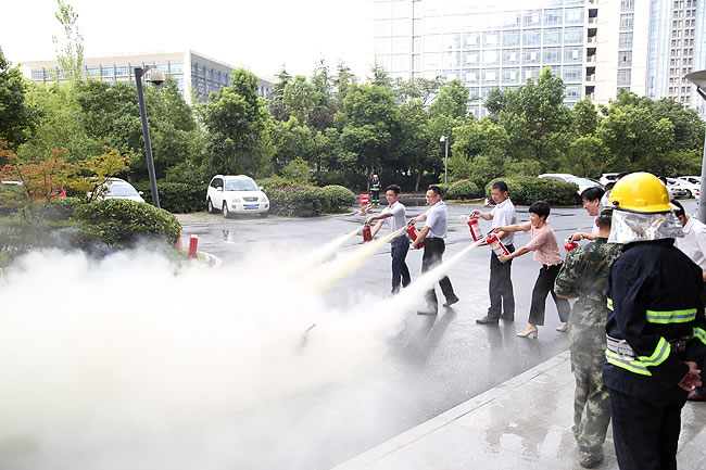 滅火器使用實操訓練